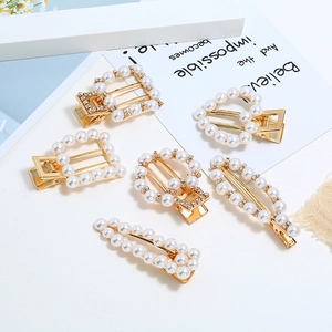 Lot de six élégantes barrettes en alliage doré avec perles blanches et strass brillants