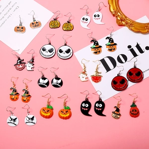 Collection de boucles d'oreilles Halloween avec pendentifs en émail fantôme et citrouille