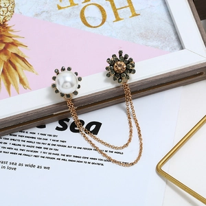 Broche fleur élégante à deux têtes avec perles, cristaux d'ambre et chaîne dorée