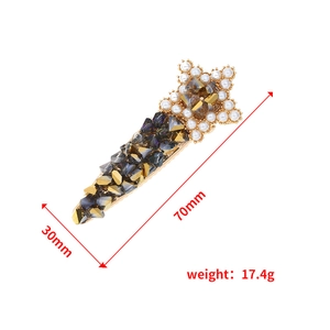 Detail showing measurements of a gold star hair clip with crystals and pearls 70mm x 30mm
