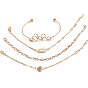 Vierteiliges goldenes Armband-Set mit Aloha-Schriftzug, Muschel- und Ananas-Anhängern