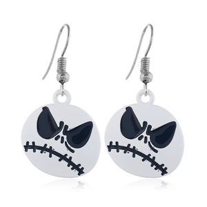 Boucles d'oreilles tête de mort style Jack Skellington avec détails en émail noir