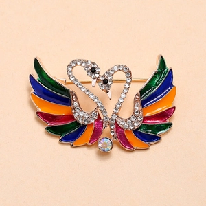 Broche cœur double cygne à la mode avec des ailes en émail coloré et cristaux brillants