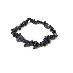 Macro di bracciale elastico in pietra del sole blu con frammenti di pietre naturali