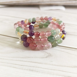 Natur-Kristallarmband mit Amethyst, Rosenquarz und Erdbeerquarz für Damen in bunten Farben