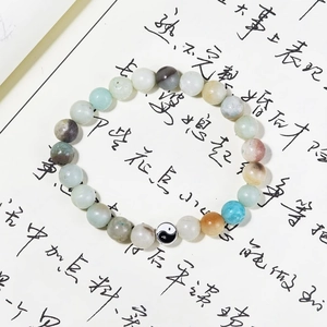 Bracelet en perles Yin Yang avec pierres naturelles sur papier calligraphie