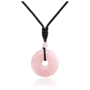 Collier avec pendentif Pingan Kou en quartz rose et cordon noir tressé à la main