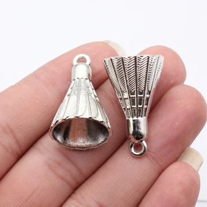 Silberner Federball-Anhänger aus Metall für DIY-Schmuck mit feiner Federstruktur
