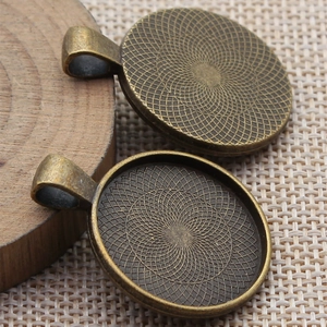 Vintage bronze round bezel pendant tray with spiral geometric pattern back for DIY jewelry