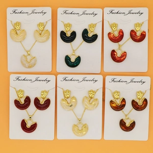 Vintage Copper Resin Geometric Heart Horseshoe Pendant Necklace Earring Jewelry Set European Style Gold Plated Women Fashion Accessories