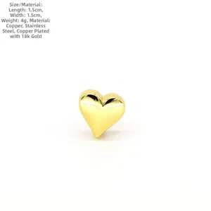 Detail of 1.5x1.5cm heart-shaped pendant in 18k gold plated copper and stainless steel