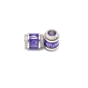 Perles de charme en argent 925 avec pierre précieuse violette et accents de zircone blanc