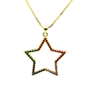 Detalle del colgante de estrella hueca con piedras de circón de colores degradados vivos