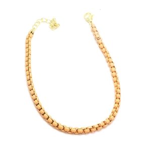 Collar bohemio color naranja con cierre de langosta dorado y longitud ajustable