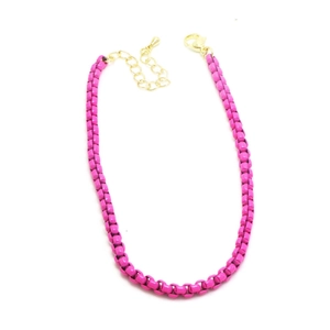 Collar de cadena bohemio rosa intenso con cierre de mosquetón dorado y extensión