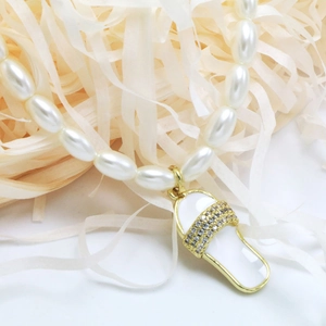 Vintage Imitatie Kunstparel Halsketting Vrouwen Slipper Kruis Hanger Verguld Koper Zirkonia Emaille Mode Sieraden