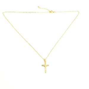 Detail van de gouden kruisbeeldketting met 5cm verlenging en een stevige karabijnsluiting