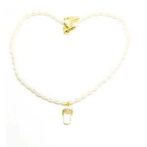 Vintage parelketting met een gouden met diamanten ingelegde slipper hanger voor dames