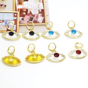 Lot de créoles œil porte-bonheur serties de zircons colorés en huit couleurs variées