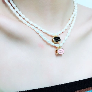 Europese Vintage Imitatieparel Ketiing Voor Vrouwen Gekleurde Emaille Koffer Hanger Koper 18K Verguld Sieraden