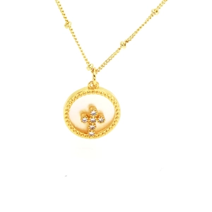 Collar de cruz dorado con colgante de nácar y cristales en una cadena de bolas