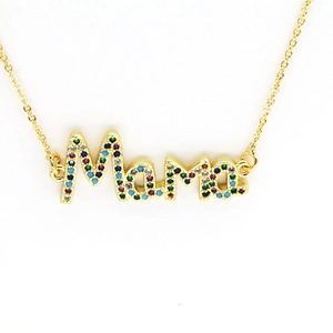 Collier doré élégant avec pendentif Mama serti de cristaux arc-en-ciel pour femme