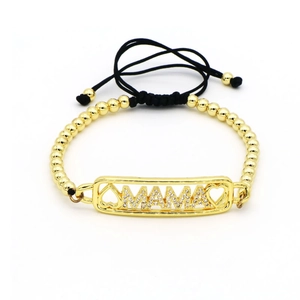 Bracciale a perle dorate con placca MAMA impreziosita da diamanti e cordino regolabile
