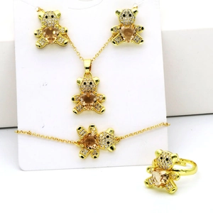 Détails de parure bijoux ourson doré avec pierre cœur champagne et zircons blancs étincelants