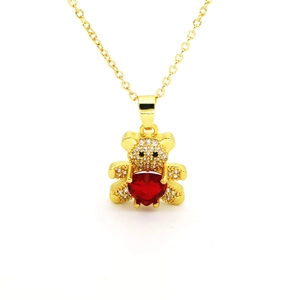 Collier doré avec pendentif ours en cristal tenant une gemme rouge en cœur