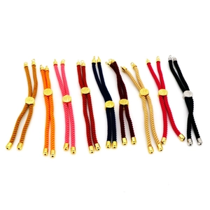 Verstellbare geflochtene Mailänder Armbänder in 9 Farben mit gravierten Metallschiebern