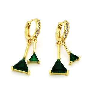 Pendientes de aro dorados con piedras triangulares verdes y pavé de circonitas blancas