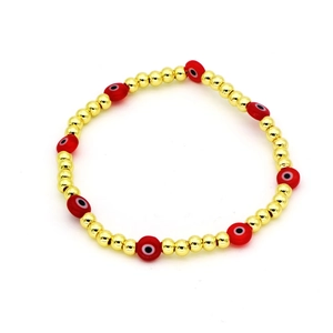 Dettaglio del bracciale turco con perline occhio del diavolo rosse e sfere in metallo oro