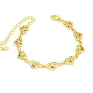 Detail von goldenem Herz-Gliederarmband mit Mikro-Zirkonia und verstellbarem Verschluss