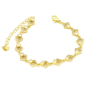 Detailansicht des 18K Gold Schmetterling Armbands mit Zirkonia und Karabinerverschluss