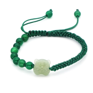 Bracciale intrecciato verde scuro con testa di tigre in giada Hetian e perline tonde
