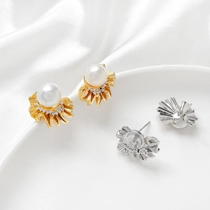 Eleganti orecchini a perla a ventaglio placcati in oro 14k con accenti di zircone