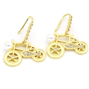 Chic golden bicycle earrings with white pearls and sparkling cubic zirconia stones