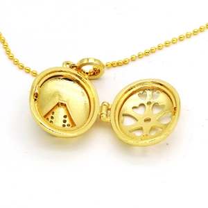 Vintage gold heart locket necklace with openable photo frame and hollow design