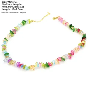 Collar de cuentas de vidrio coloridas con cadena de extensión dorada ajustable