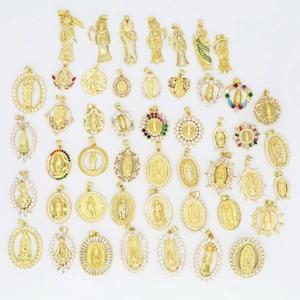 Collection de pendentifs religieux Santa Muerte et Vierge Marie dorés avec oxydes de zirconium