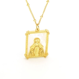 Collier vintage doré avec pendentif rectangulaire en nacre naturelle et relief Marie