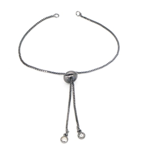 Détail de la chaîne box gris fusil avec perle coulissante et zircons pour bijoux DIY