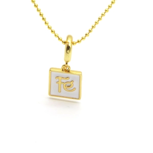 Collier à billes dorées avec pendentif carré blanc et gravure de la lettre FE