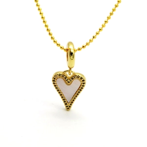Collier à perles dorées avec pendentif cœur en nacre et pierres noires serties