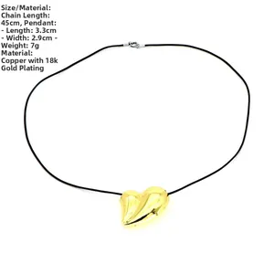Colgante de corazón pulido en cordón negro con cadena de 45 cm y dimensiones