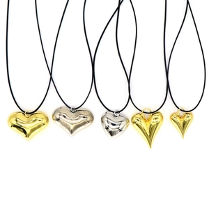 Collar con Colgante de Corazón de Cobre Minimalista para Mujer Amuleto de Amor Pulido 3D Gargantilla de Cordón de Cuero Negro Joyas