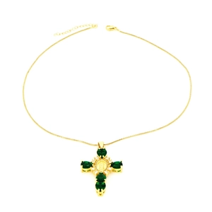 Detailansicht Goldkreuz-Anhänger mit grünen Steinen und Jungfrau-Maria-Ikonografie