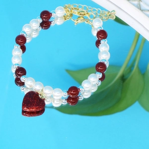 Bracelet double couche en perles blanches et rouges avec pendentif cœur scintillant pour femme