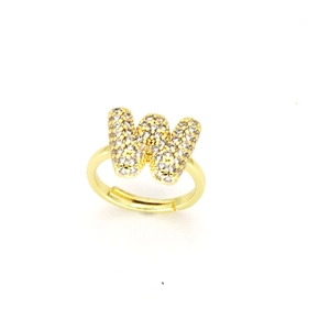 Detailansicht des vergoldeten Buchstabens W Rings mit Zirkonia-Besatz und offener Schiene