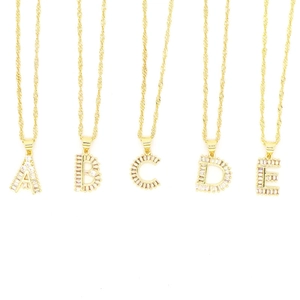 Collier Pendentif Lettre Anglaise en Cuivre Plaqué Or 18K Avec Zircone Bijoux de Chaîne d'Os à Serrure Initiale pour Femmes